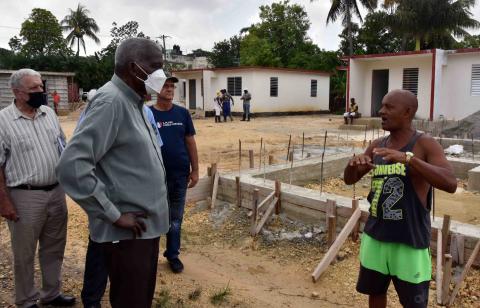 Recorre Esteban Lazo barrios de La Habana afectados tras intensas lluvias 